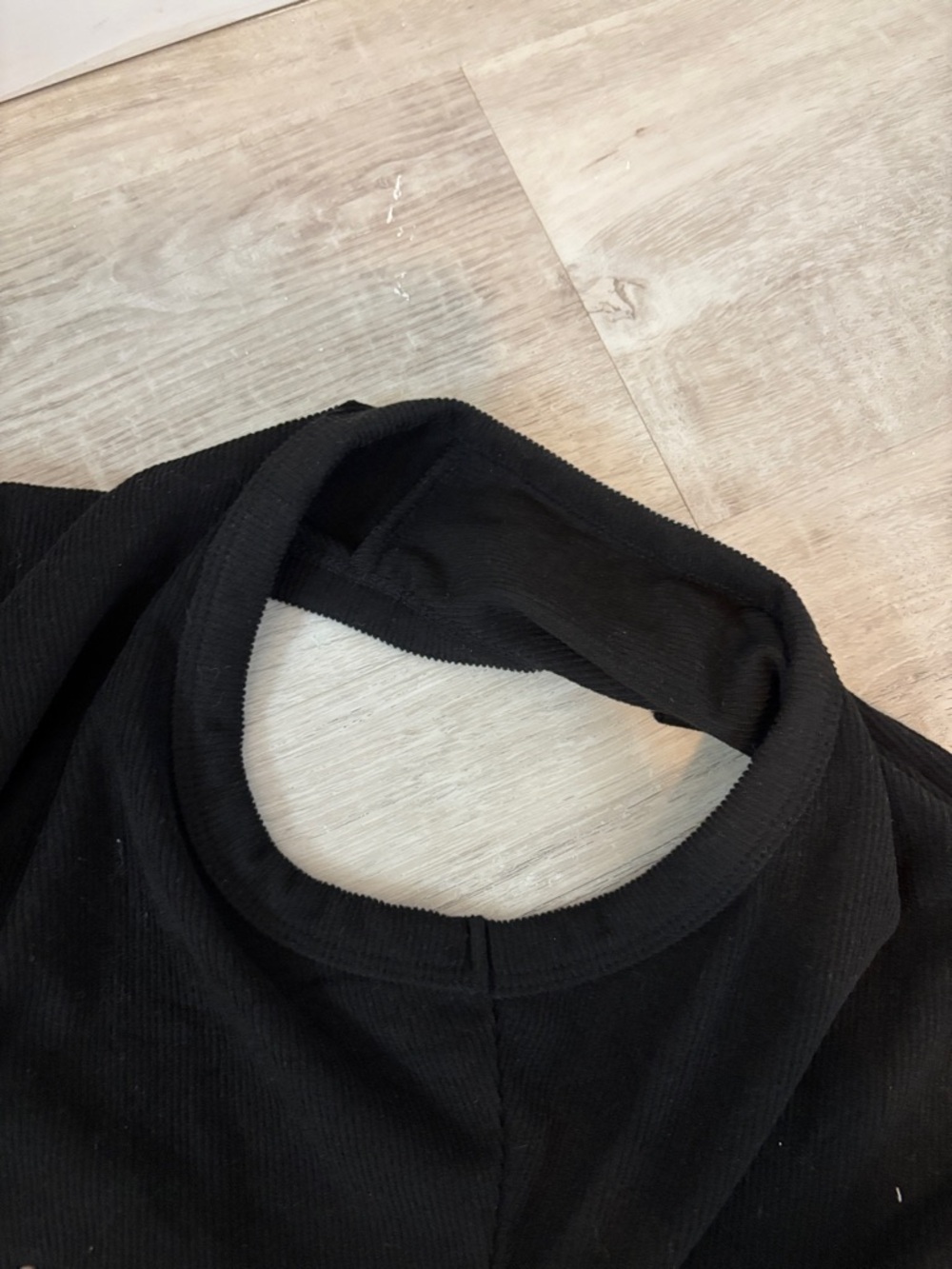 Black Button-Front Ribbed Tank Top - Picture 4 of 4